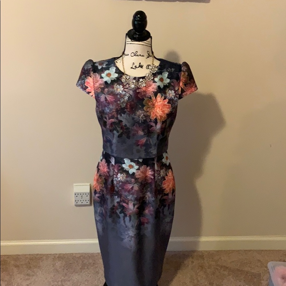 Stunning EUC Betsy Johnson MIDI dress 😎